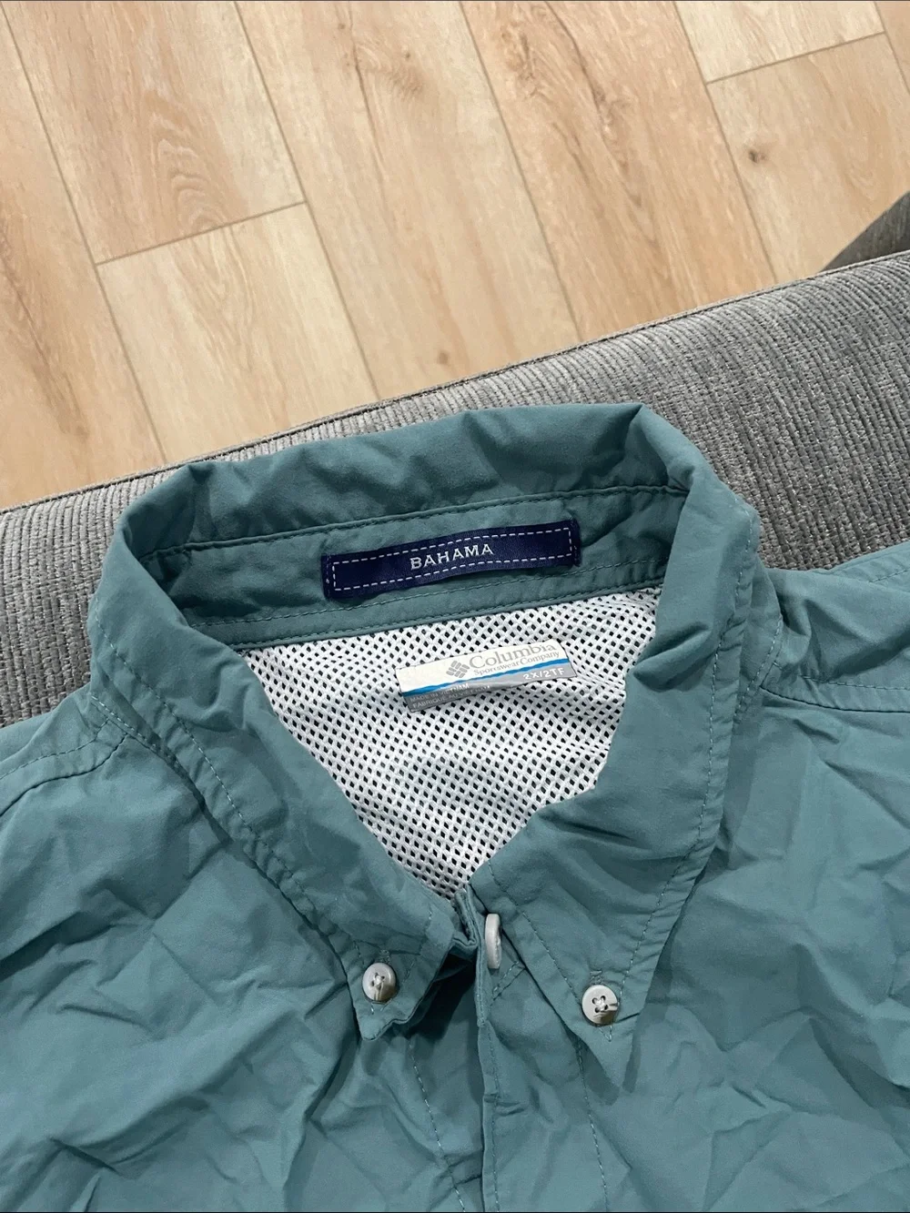 Columbia lightweight button